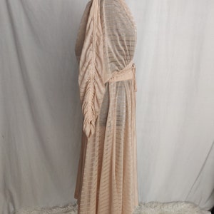 Robe beige vintage à rayures transparentes // épaules dénudées avec ceinture à nouer image 4