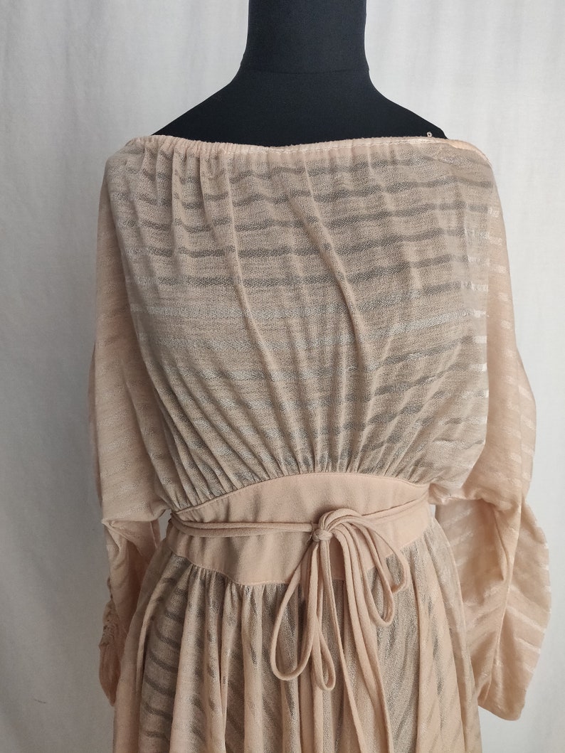 Robe beige vintage à rayures transparentes // épaules dénudées avec ceinture à nouer image 5