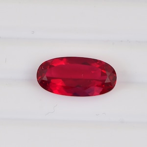 Labbodlad rubin 6 x 12 mm oval slipning, IIGJ-certifierad ädelsten, lös rubin för smyckestillverkning, röd rubinsten för personliga smycken