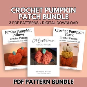 Puede incluir: Un paquete de descarga digital de patrones de calabazas de ganchillo. La imagen muestra tres patrones: Jumbo Pumpkin Pillows, una sola Cute Crochet Pumpkin y un Crochet Pumpkin Stack. Las calabazas son naranjas, con detalles verdes y crema.