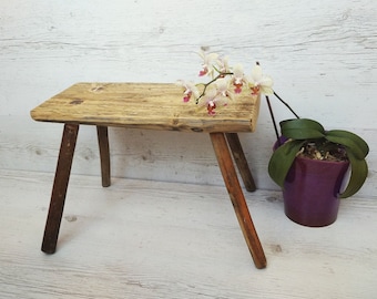 Taburete de madera Banco de estilo vintage Asiento pequeño de madera antigua real Decoración rústica para el hogar Soporte de casa de campo Taburete de ordeño de campo primitivo