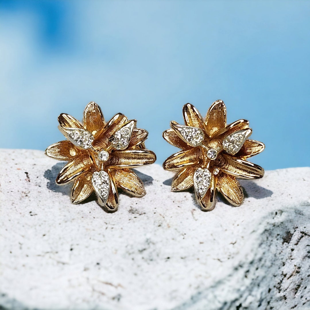 注目の Vintage Gold Tone Rhinestone Floral Motif Earrings - Etsy その他