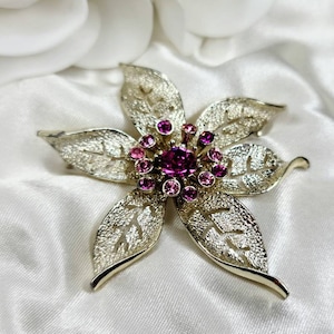 1960&#39;s Sarah Coventry Gold Tone Fuschia Rhinestone Floral Brooch