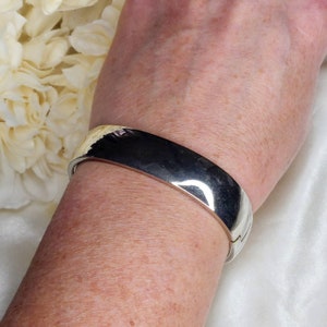 Vintage Polished Sterling Silver Hinged Bangle