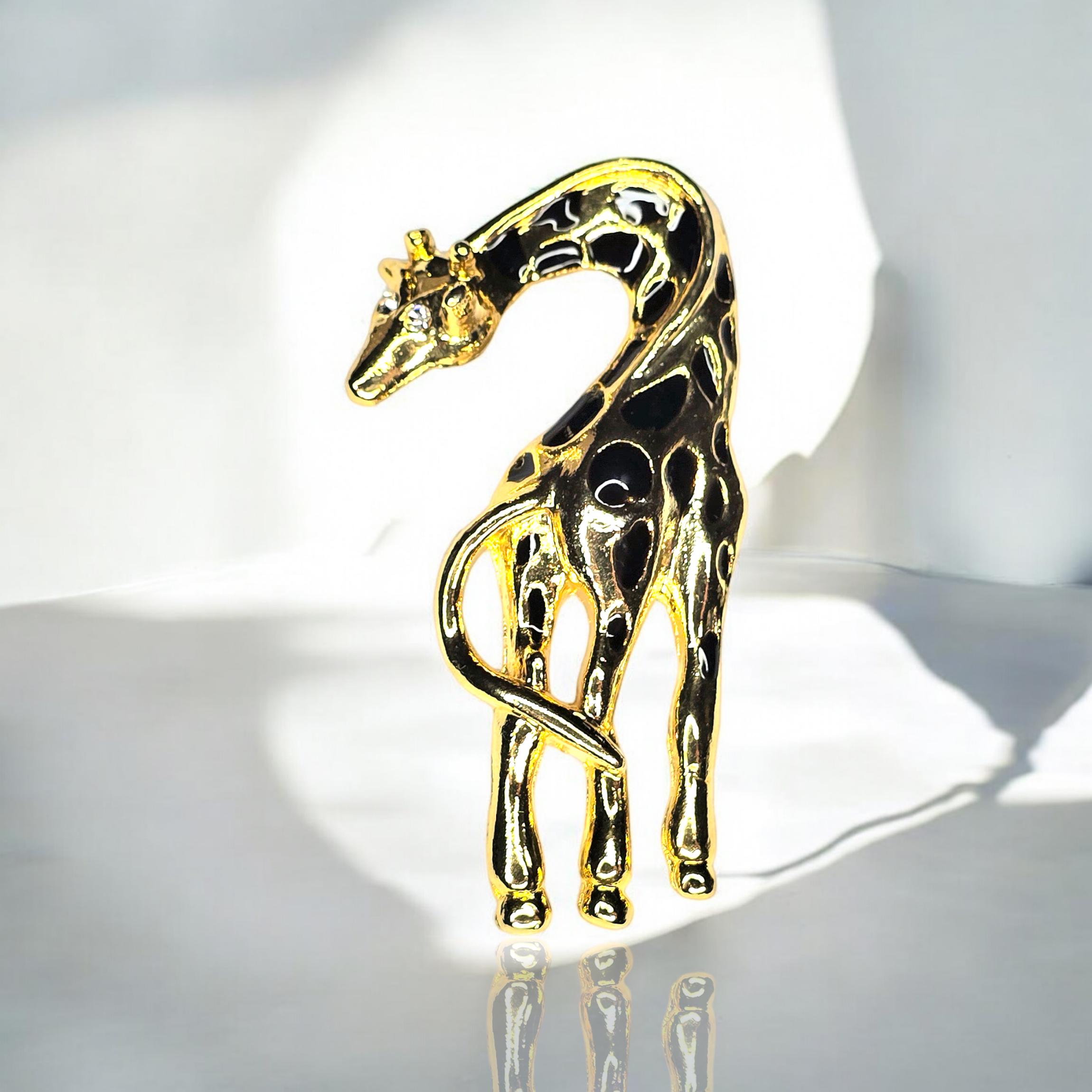 CARTIER BROCHE 'GIRAFE' ÉMERAUDE ET ÉMAIL, | Christie's