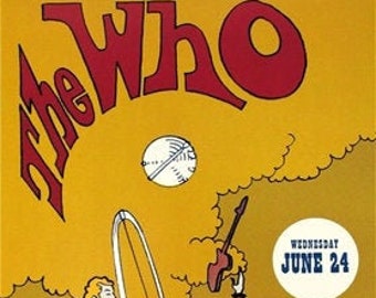 Könnte beinhalten: Ein Vintage-Konzertplakat, das für ein Konzert von The Who im Spectrum am Mittwoch, den 24. Juni wirbt. Das Plakat zeigt eine Comic-Illustration der Bandmitglieder, die auf einer Bühne mit einem Mikrofon und einem großen Lautsprecher Instrumente spielen. Das Plakat ist gelb mit roten, orangefarbenen und blauen Akzenten.