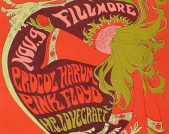 Könnte beinhalten: Ein Vintage-Konzertplakat für eine Show im Fillmore Auditorium in San Francisco. Das Plakat zeigt ein psychedelisches Design mit einem Frauenkopf, Blumen und den Namen der Bands, die auftreten: 'The  Procol Harum, Pink Floyd, und H.P. Lovecraft'. Das Plakat enthält auch das Datum des Konzerts: 'Nov. 9'.