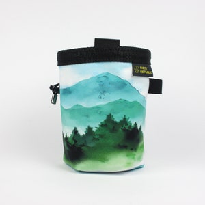 Recycled GREEN PASTEL MOUNTAINS Chalk Bag with soft fleece lining, Rock Climbing Chalk Bag, Vegan, Kreide Beutel, Sac de Craie