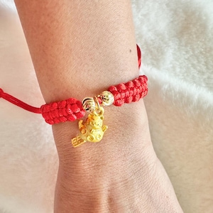 Lucky cat/ manekineko/ cat/ lucky charm /red bracelet/ lucky charm bracelet/ manekineko bracelet/ japanese