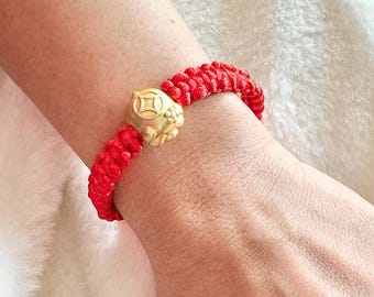 Pig/ year of the pig/Red bracelet / lucky bracelet / lucky charm/ pig year /lucky pig