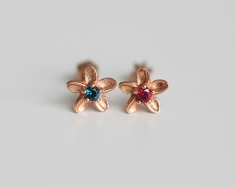 14k solid gold flower Cartilage stud earrings - CZ flower earrings - cartilage tiny studs