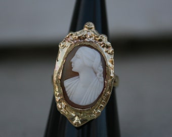 antique cameo ring / victorian cameo ring 18 K gold