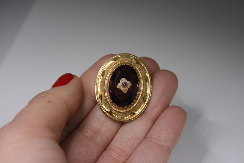 19th century brooch Ancient gold and gold metal brooch