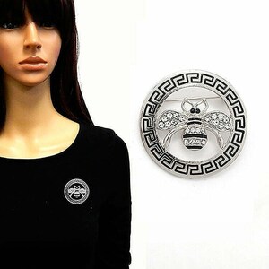 Luxspecialty Bee with Round Greek Key Casting Brooch