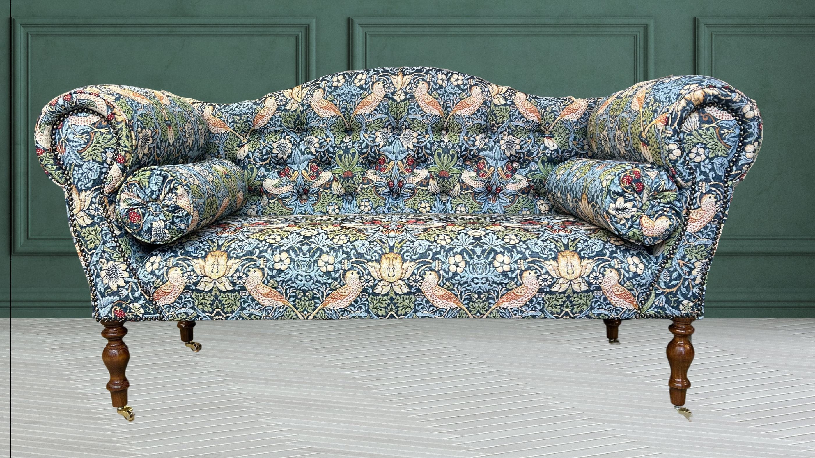I'M NEW!! Small Occasional Sofa Seat in a William Morris I'M NEW!! Small Occasional Sofa Seat in a William Morris
