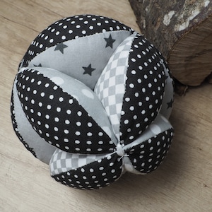 Monochrome Montessori ball, Soft ball, Puzzle ball, Amish ball, Fabric ball, Gripping toy, Amish toy, Baby shower gift, Busy toy