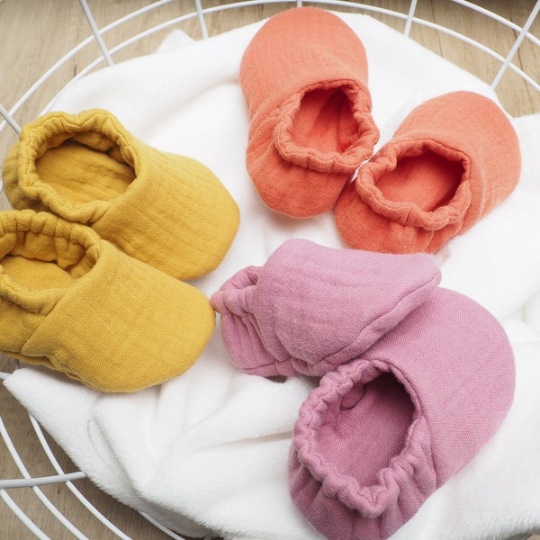 Muslin baby shoes, Soft sole Newborn shoes, Prewalkers, Cloth slippers, Baby moccs, Doiblw gauze shoes, Double gauze moccs, Infant shoes