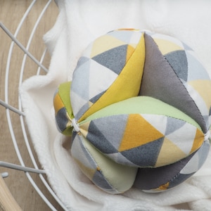 Triangle Pattern Montessori ball, Soft ball, Puzzle ball, Amish ball, Fabric ball, Gripping toy, Amish toy, Baby shower gift, Busy toy