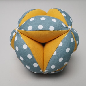 Puzzle ball, Montessori baby toy, Fabric ball, Gripping Montessori ball, Sensory Toy, Gender neutral Baby Shower Gift, Mustard green ball