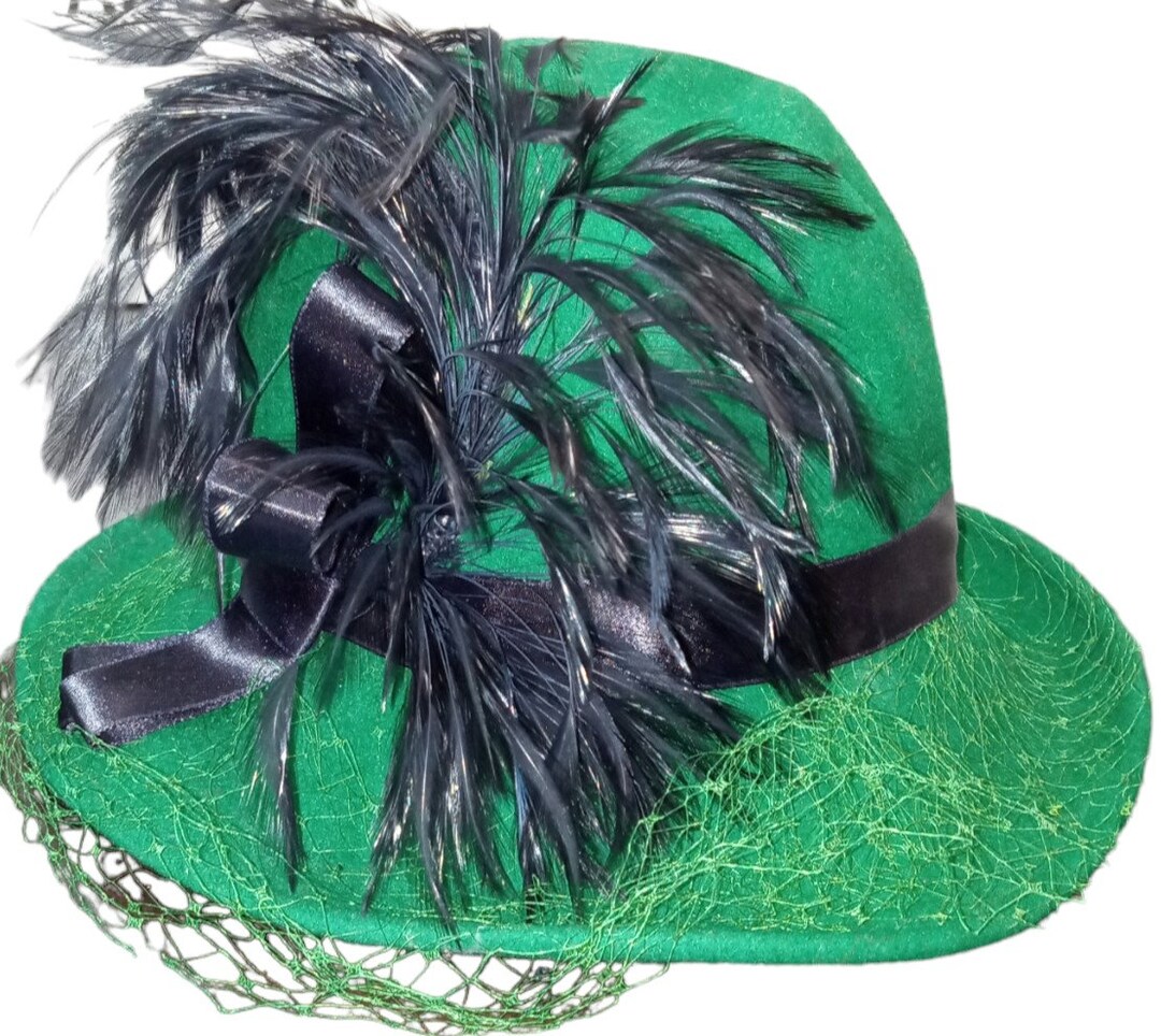 Emerald Green Woman display picture 3