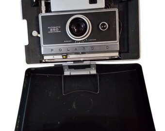 Polaroid Land Camera 1000 & Polaroid Vision Autofocus SLR avec étui
