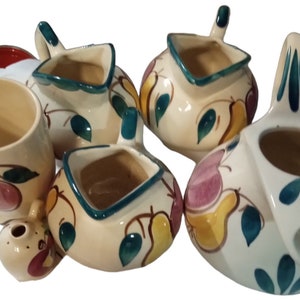 Juego de jarras antiguas Purinton Vintage con manzanas y peras, vaso y pimentero.