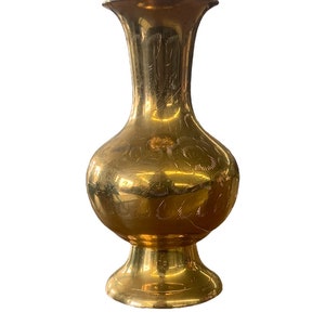 Vase vintage en laiton gravé floral MCM Mid Century Modern des années 60 70, Inde