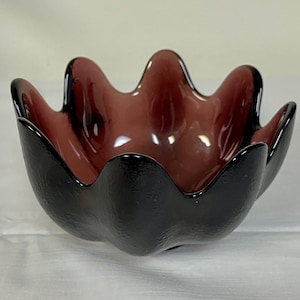 Beautiful Amethyst Purple Glass Blenko Handcraft Bowl Signed Richard Blenko 2000 w Sticker
