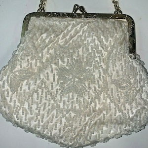 Vintage Richere Walborg Hong Kong White Beaded Hand Bag Purse