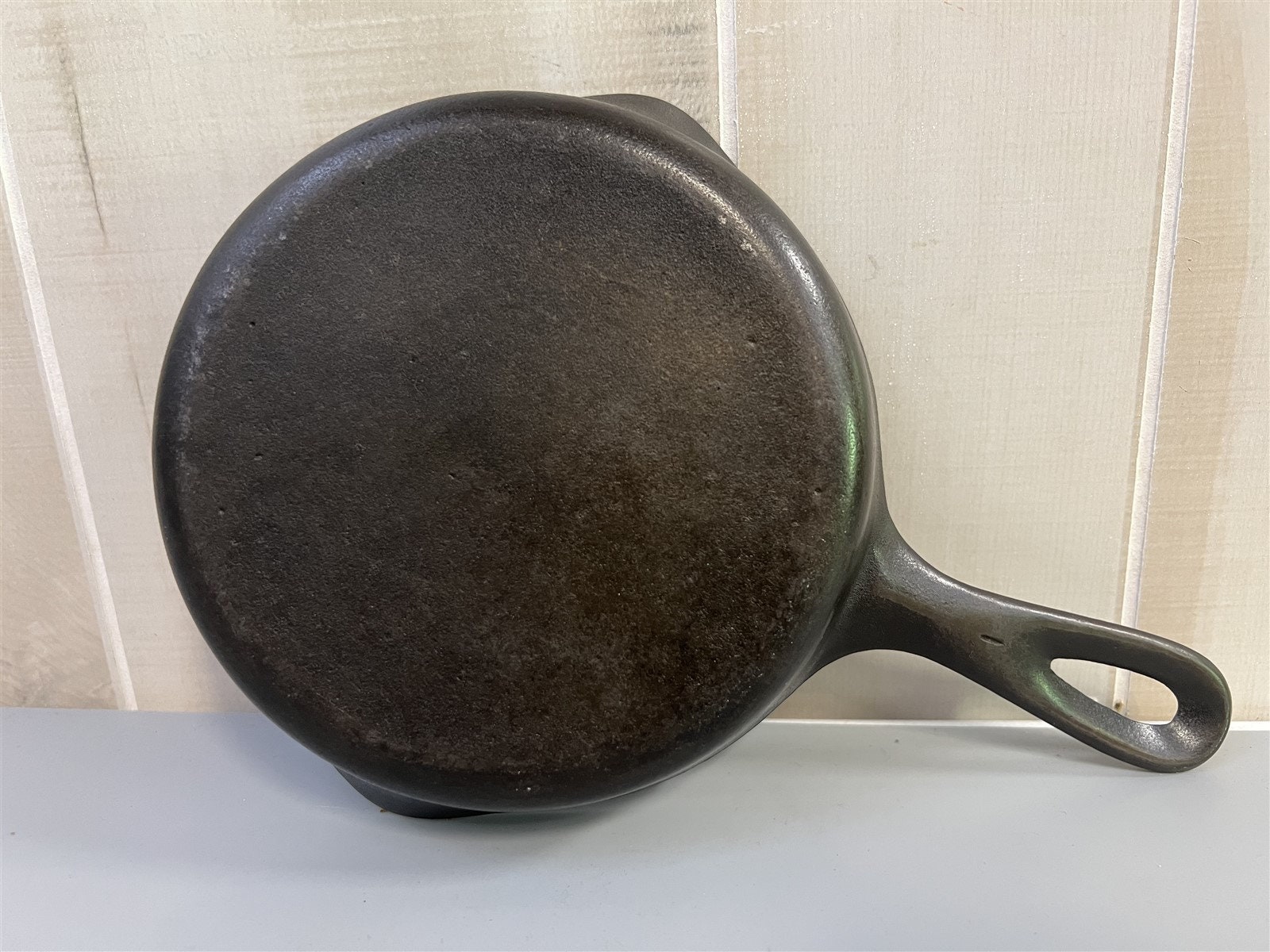 Flat Bottom Unmarked Vintage Wagner Cast Iron Skillet Number 0 1940-19 –  Shop Cool Vintage Decor