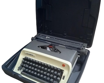 Vintage Olivetti Lettera 41 off White Typewriter - Good Condition