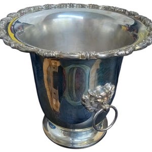 Poole Silver Co EPCA シルバープレート製アイスバケット、ライオンヘッドリングハンドル付き、装飾的
