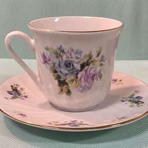 Taza de té y platillo vintage de porcelana fina Ciera con diseño de rosa púrpura azulada