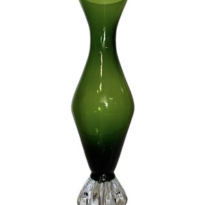 Jarrón de flores de vidrio verde de mediados de siglo, vintage