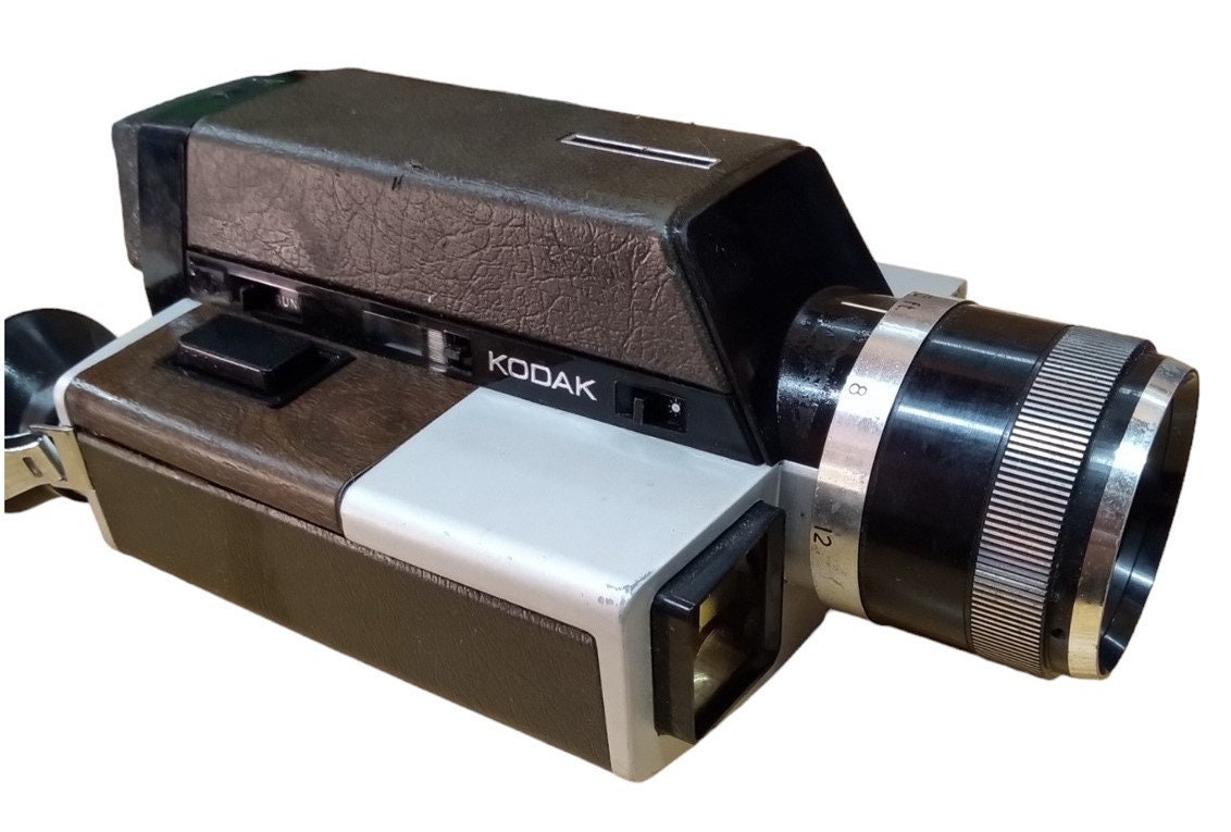 レトロカメラ ニコンからクラシックなデザインのミラーレスカメラ登場、1982年