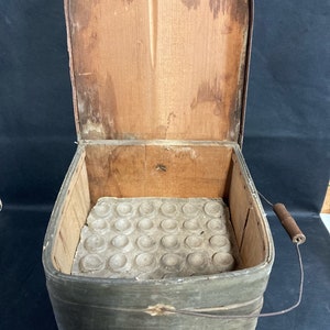 Antique Primitive Rustic Farmhouse Style Wooden Egg Carrying Crate with Handle