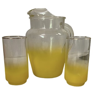 Pichet Blendo jaune et deux verres Bordure dorée MCM vintage non marqué