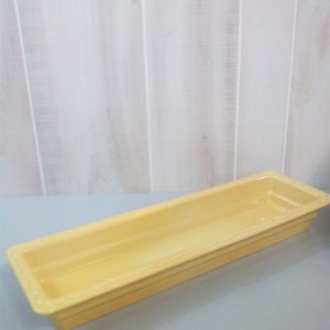 Cazuela semilarga Hall China by Steelite International, color amarillo.