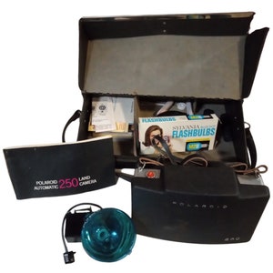 Polaroid 250 Land Camera With Case Vintage Collectible Nostalgic Photography