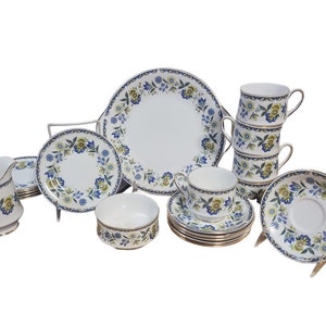 Vintage Paragon China Comtessa Pattern 20 Piece Dinnerware Serving Set