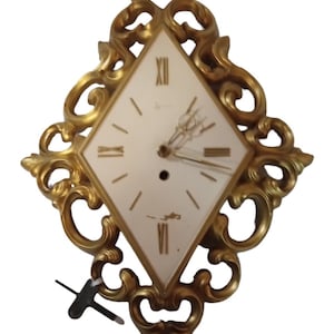 Syroco Wind Up Wall Clock Vintage Collectible Decorative Ornate Gold
