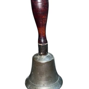 Campana escolar antigua de latón con mango de madera de 19 cm