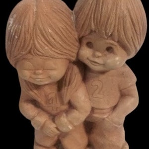 Statue vintage Fannykins Young Love représentant un garçon et une fille amoureux