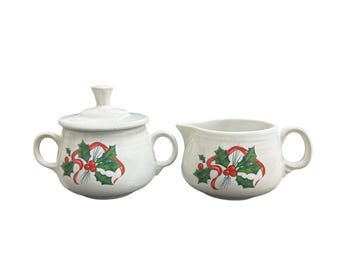 Fiesta - Set suikerpot en creamer met witte hulst en lint Homer Laughlin HLC Retired Ceramic