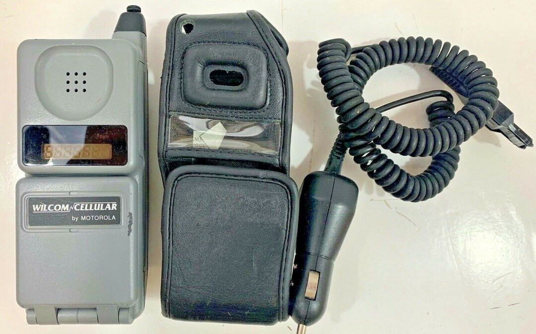 Vintage Motorola Flip Phone W/ Antenna With Two Car Chargers and Phone