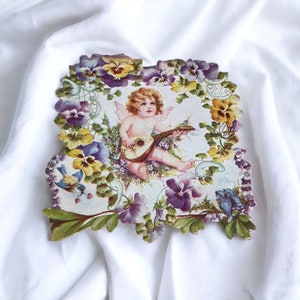 Valentinstag Karte Vintage Baby Engel Gitarre Spielend umgeben von Blumen
