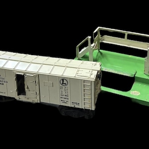 Lionel Lines Automatic Refrigerated Milk Car 3472 O-Gauge Vintage Train Platform