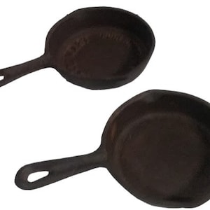 Children&#39;s Miniature Cast Iron Skillets Vintage Set of 2 MCM