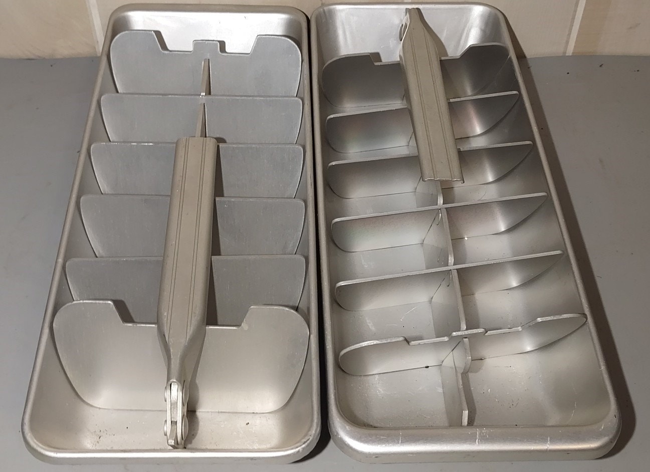 Vintage Aluminum Metal Ice Cube Tray Frigidaire With 20 Compartments for Ice  or Organizer 