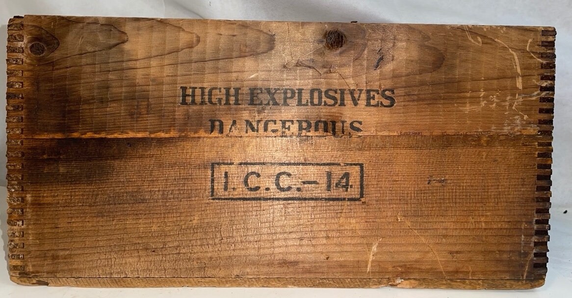 ヴィンテージ DuPont 爆薬用 木箱 EXTRA DYNAMITE 蚤の市 Vintage Dupont Explosives Red Cross Extra Dynamite Wooden